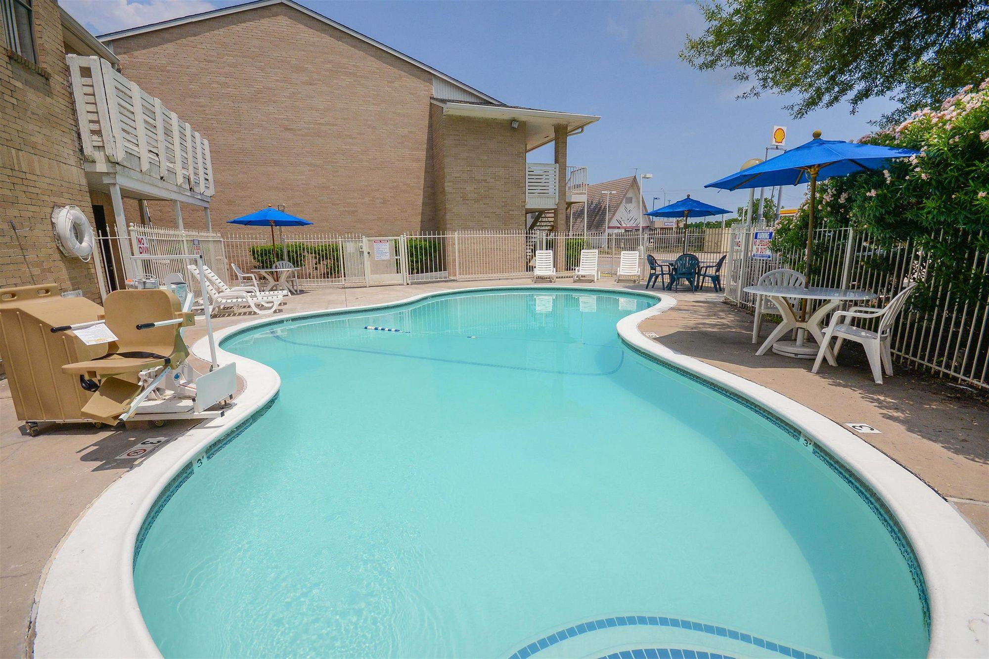 6-baytown, Tx - Baytown East 3*