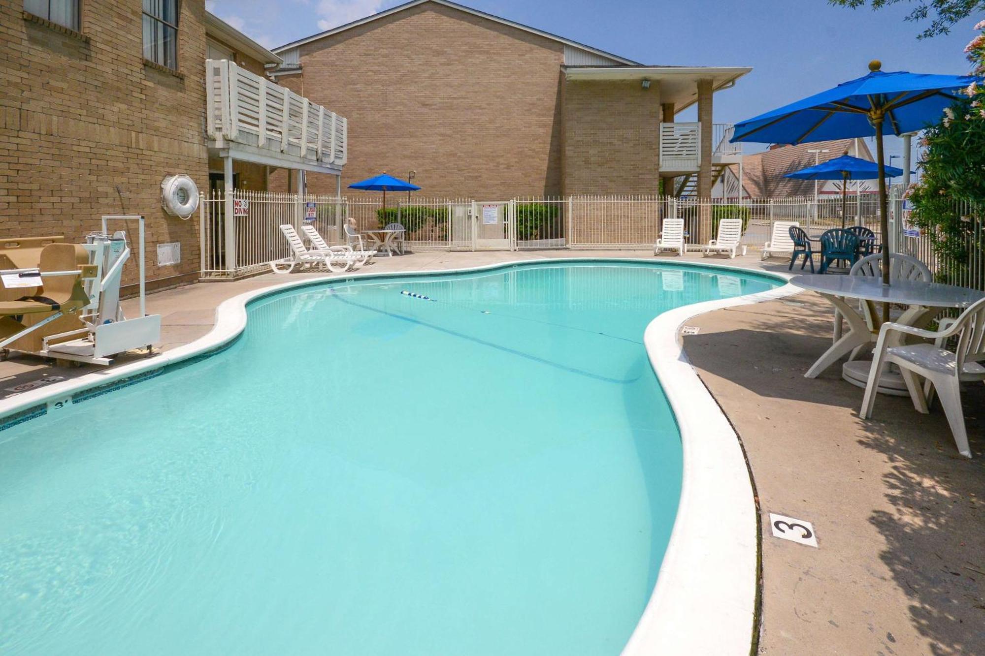 Hotel 6-baytown, Tx - Baytown East 3*