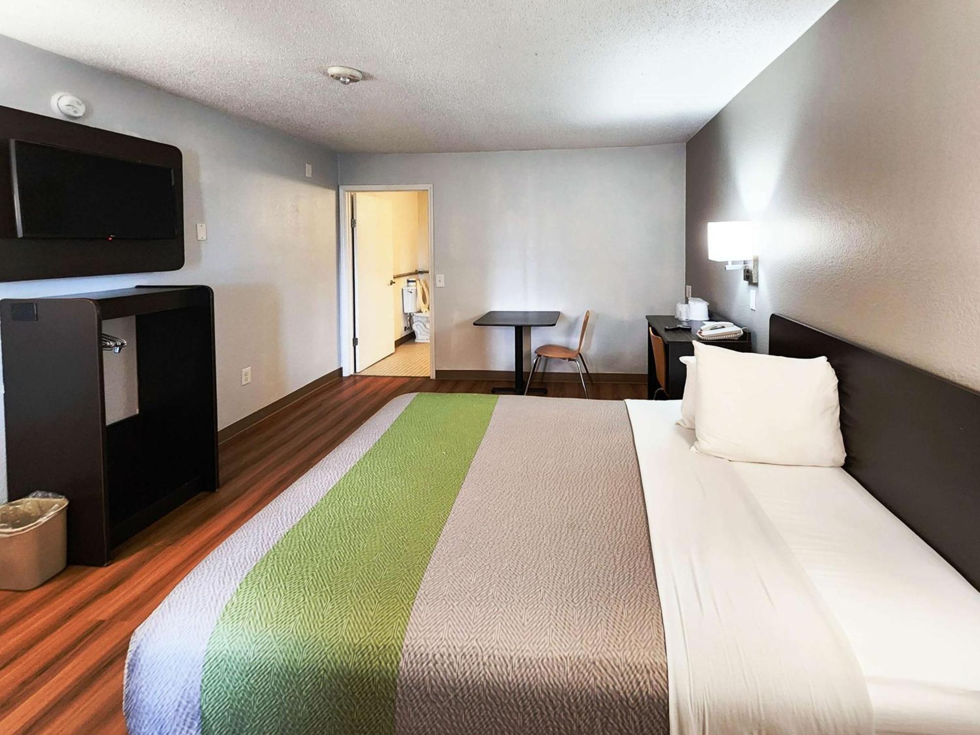 Hotel 6-baytown, Tx - Baytown East 3*