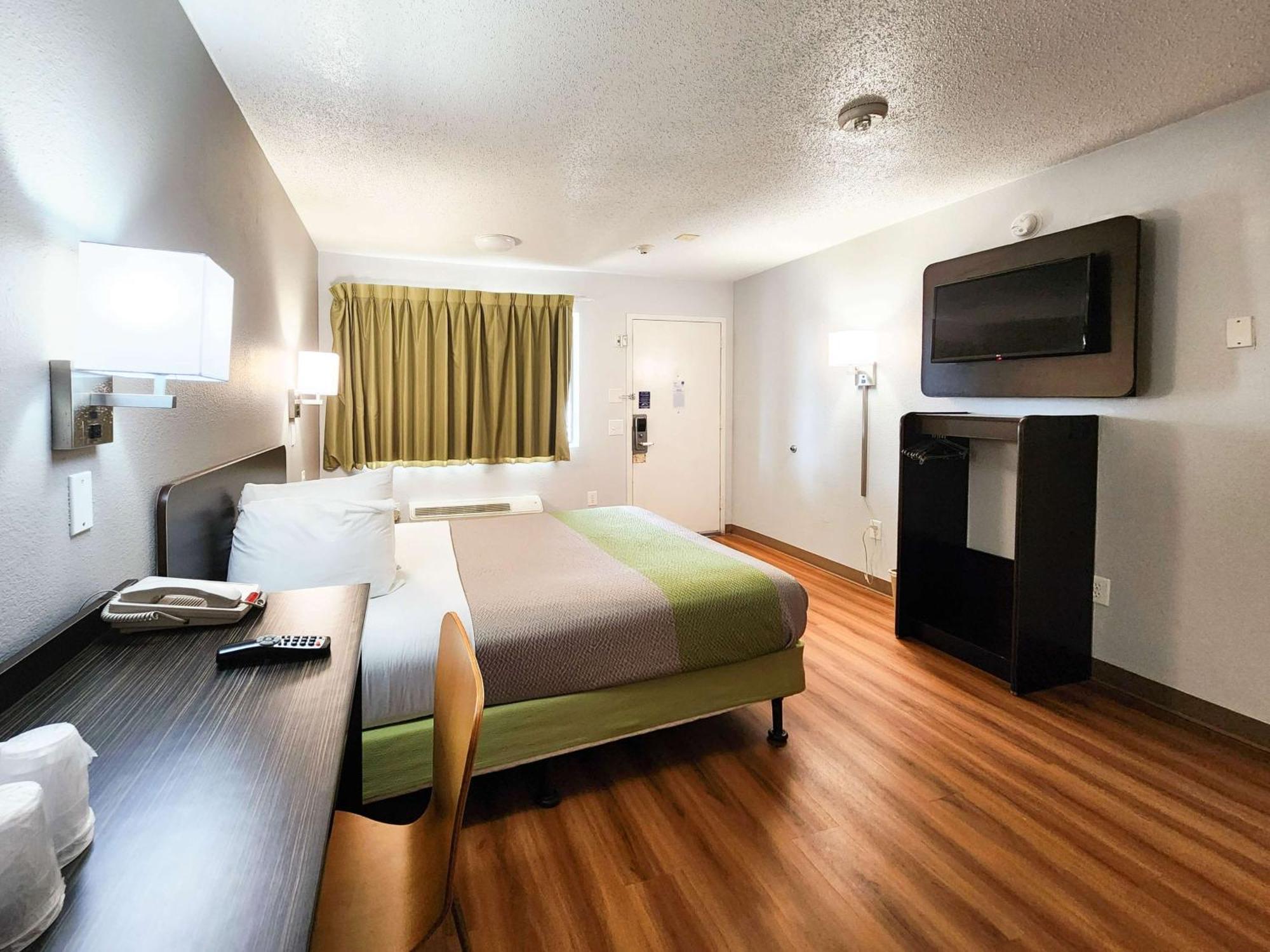Hotel 6-baytown, Tx - Baytown East 3*