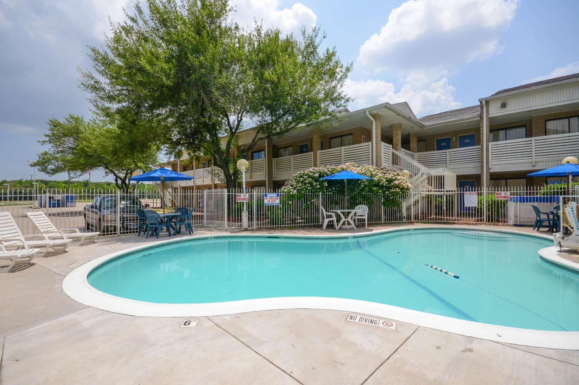 6-baytown, Tx - Baytown East Hotel 2*