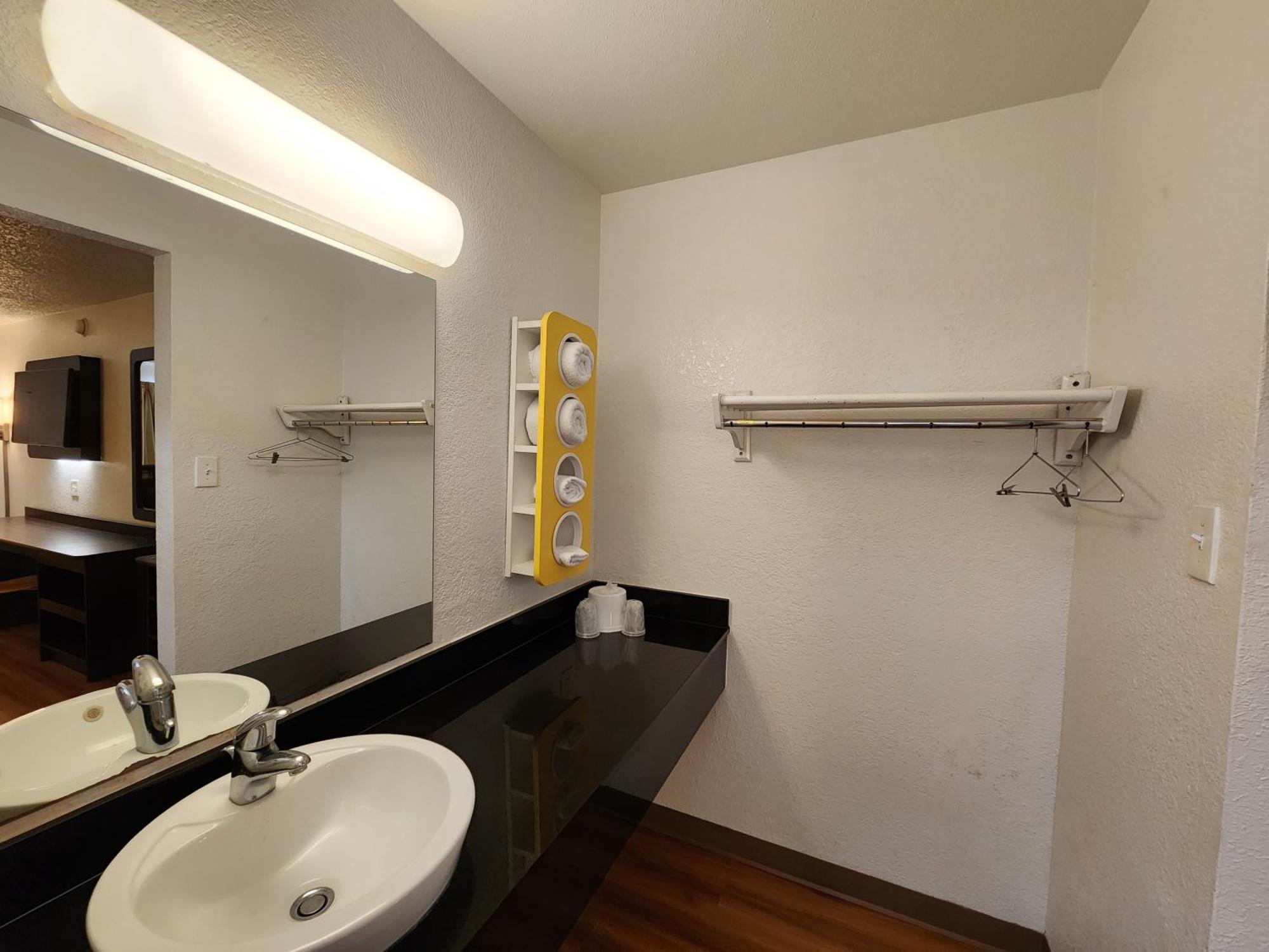 6-baytown, Tx - Baytown East Hotel