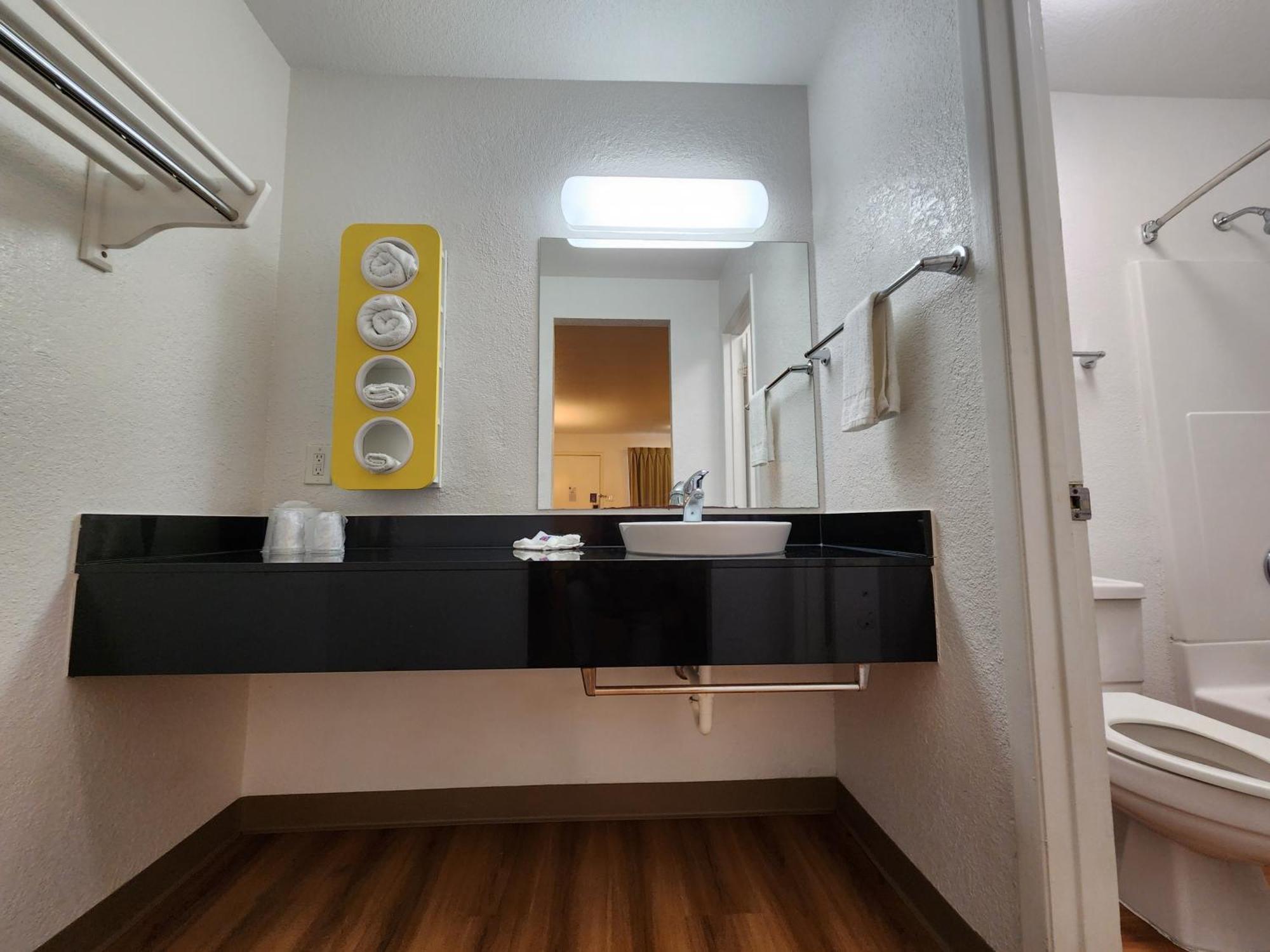 Hotel 6-baytown, Tx - Baytown East 3*