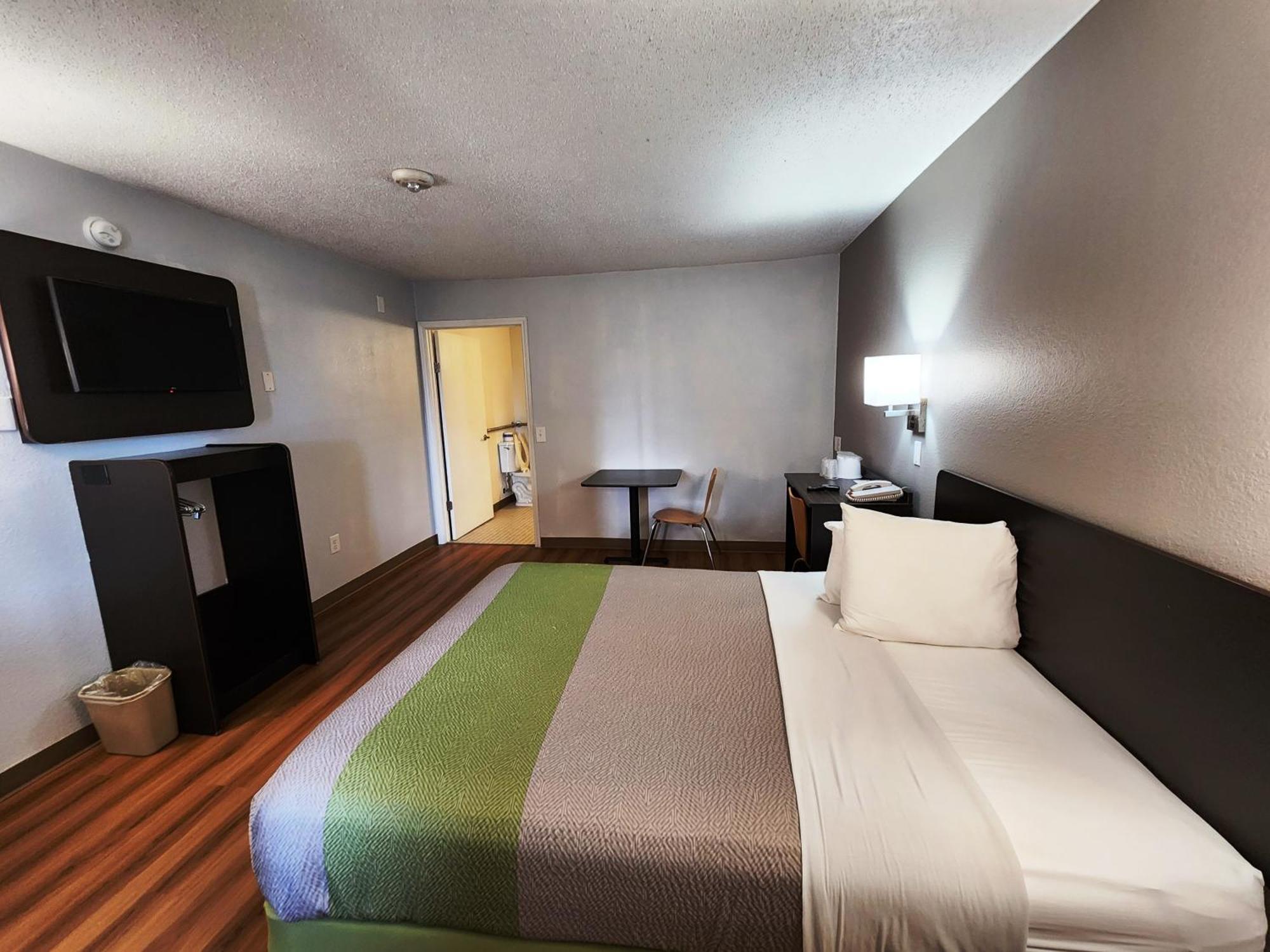 Hotel 6-baytown, Tx - Baytown East Mont Belvieu